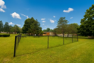 Westmoore Apartments in Fort Gratiot Township, MI - Foto de edificio - Building Photo