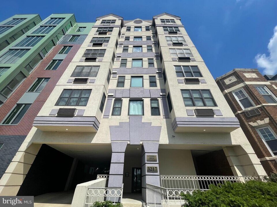 3217 Wisconsin Ave NW in Washington, DC - Building Photo