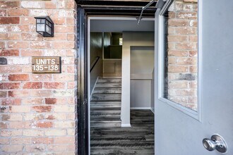 9031 Gaylord Dr in Houston, TX - Building Photo - Building Photo