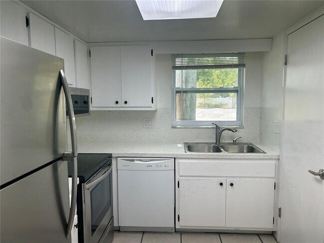 449 Jewel Ct in Belleair Bluffs, FL - Building Photo - Building Photo