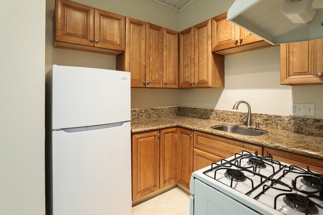 3325 Alma St, Unit 3325 in Palo Alto, CA - Foto de edificio - Building Photo