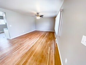 1001 W Badger Rd in Madison, WI - Foto de edificio - Building Photo