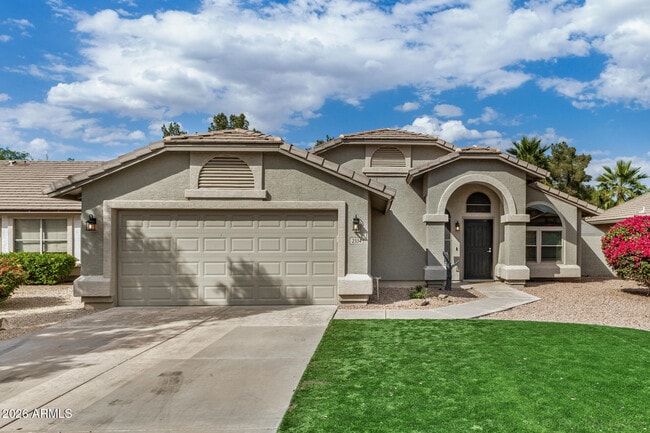 2334 E Rawhide St in Gilbert, AZ - Building Photo - Building Photo