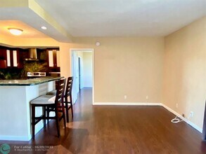 1050 SE 15th St in Fort Lauderdale, FL - Foto de edificio - Building Photo