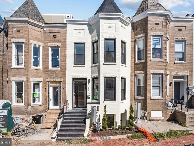 property at 28 Todd Pl NE