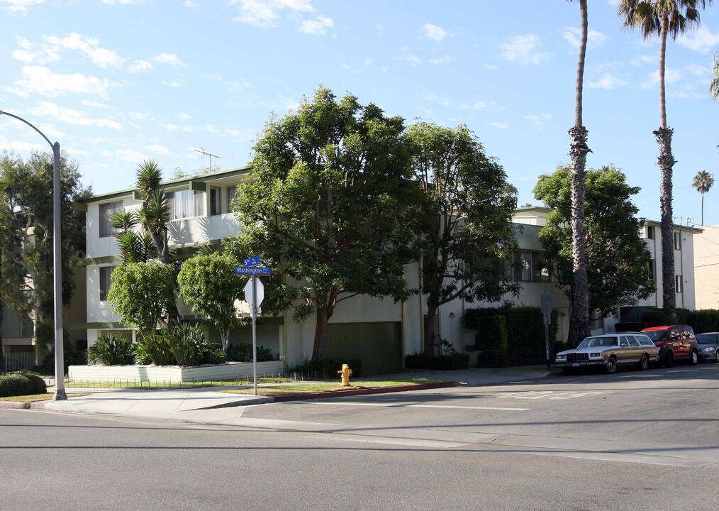 420 Washington Ave in Santa Monica, CA - Building Photo