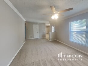 605 Missionwoode Dr in Seffner, FL - Building Photo - Building Photo