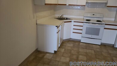 20 Riverside St, Unit 3-2 in Watertown, MA - Building Photo - Building Photo