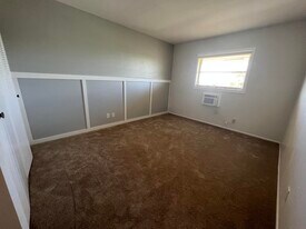 1050 E Sample Rd in Pompano Beach, FL - Building Photo
