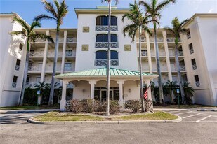 200 Harbor Walk Dr in Punta Gorda, FL - Building Photo