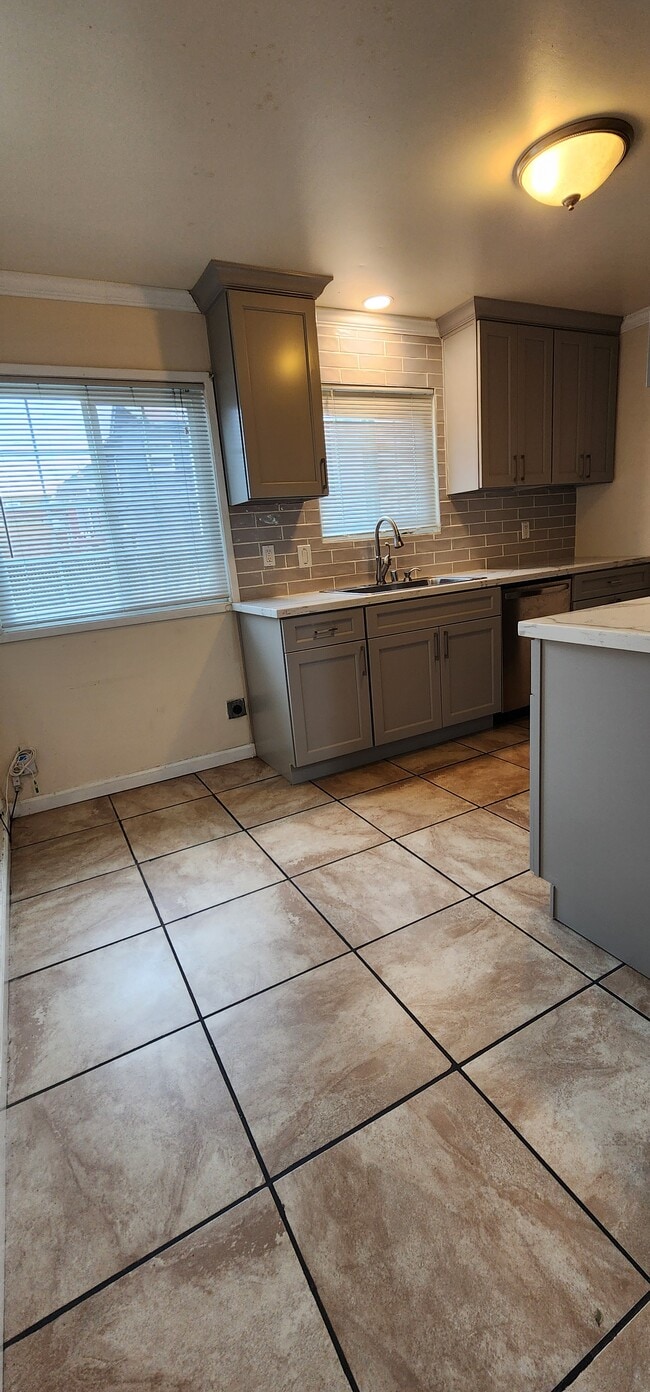 845 Apgar St, Unit B in Oakland, CA - Building Photo - Building Photo