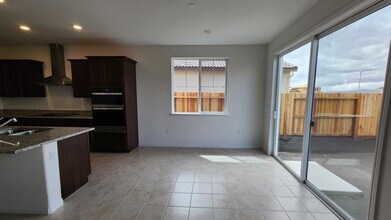 1565 Pinchot Dr in Manteca, CA - Building Photo - Building Photo