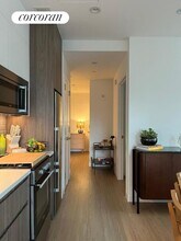 550 10th Ave in New York, NY - Building Photo - Building Photo