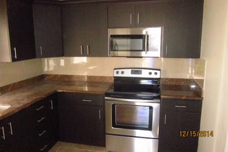 3701 SW 48th Ave in Hollywood, FL - Foto de edificio - Building Photo