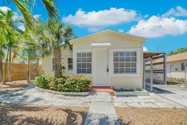 326 SE 1st Ave in Delray Beach, FL - Building Photo - Building Photo