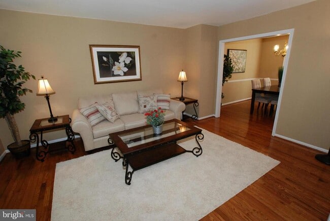 6042 Haverhill Ct in West Springfield, VA - Building Photo - Building Photo