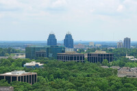 7070 Glenridge Dr in Atlanta, GA - Foto de edificio - Building Photo