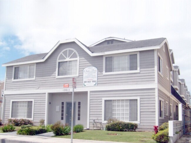 OAK TREE in Hawthorne, CA - Foto de edificio - Building Photo