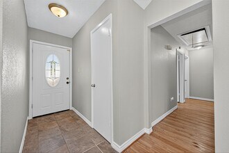 5834 Fallengate Dr in Spring, TX - Building Photo - Building Photo