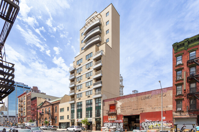 136-138 E Broadway in New York, NY - Foto de edificio - Building Photo