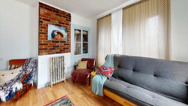 7 Dexter St, Unit 9 in Waltham, MA - Foto de edificio - Building Photo