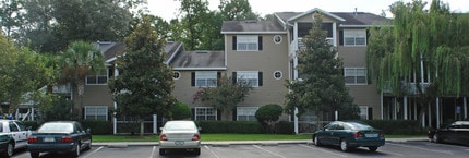 Lake Crossing Apartments in Gainesville, FL - Foto de edificio - Building Photo