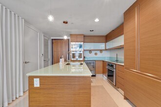 5875 Collins Ave in Miami Beach, FL - Building Photo - Building Photo