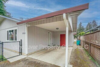 2308 Algona Dr in Vancouver, WA - Foto de edificio - Building Photo