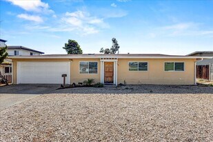1711 Yosemite St in Seaside, CA - Building Photo