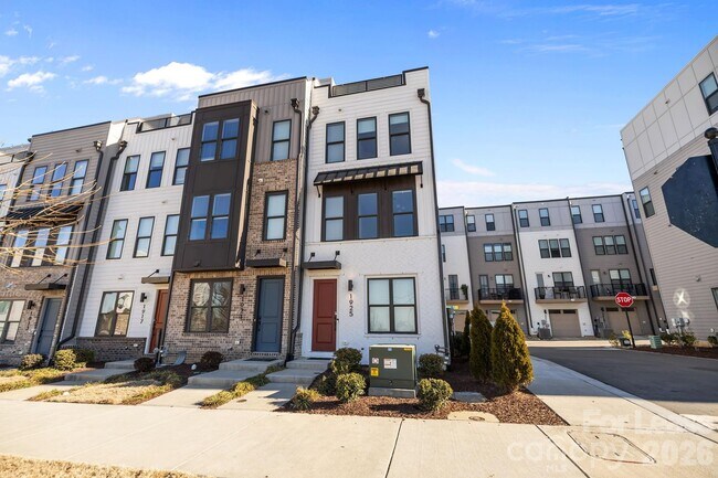 property at 1925 Dunavant St