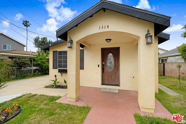 property at 1314 O'Melveny Ave