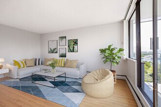 1905 Robson St in Vancouver, BC - Building Photo - Building Photo