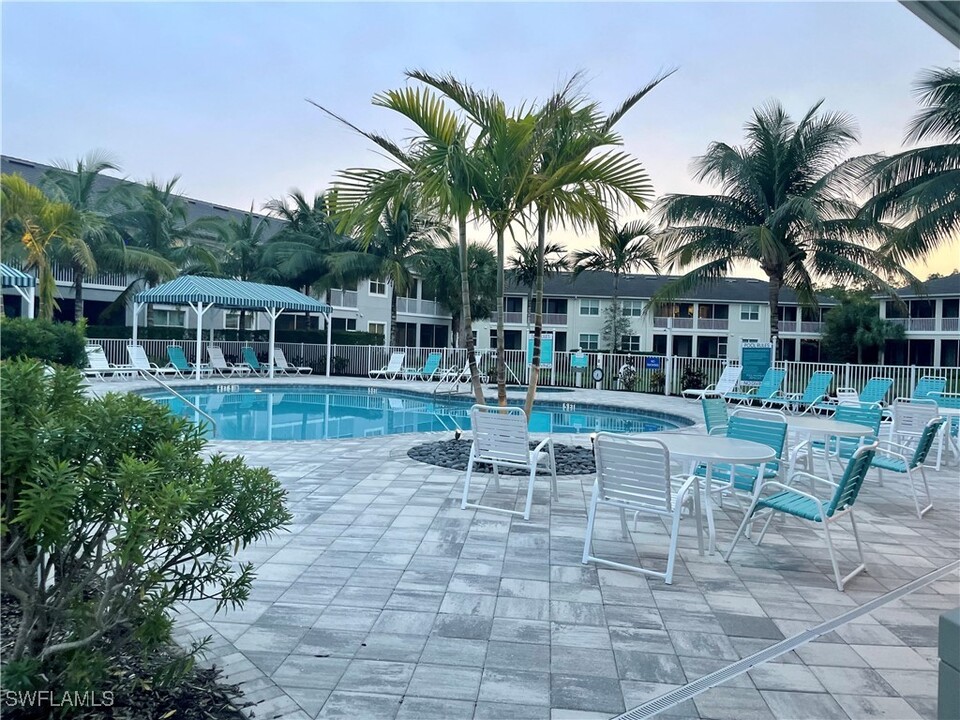 6981 Avalon Cir in Naples, FL - Building Photo