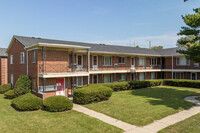 Village Square Apartments in Detroit, MI - Foto de edificio - Building Photo