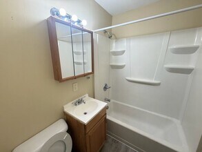 2015 Southwood Dr in Champaign, IL - Building Photo - Building Photo