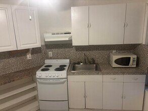 2424 Grant St in Hollywood, FL - Building Photo - Building Photo