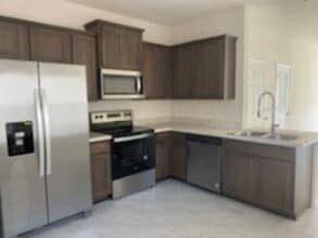 911 Capitol Pkwy in Jacksonville, FL - Building Photo - Building Photo