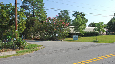 S&S Johnsons Mobile Home Park in Lexington, SC - Foto de edificio - Building Photo