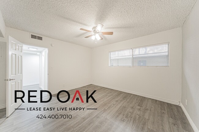 10741 Moorpark St in Los Angeles, CA - Building Photo - Building Photo