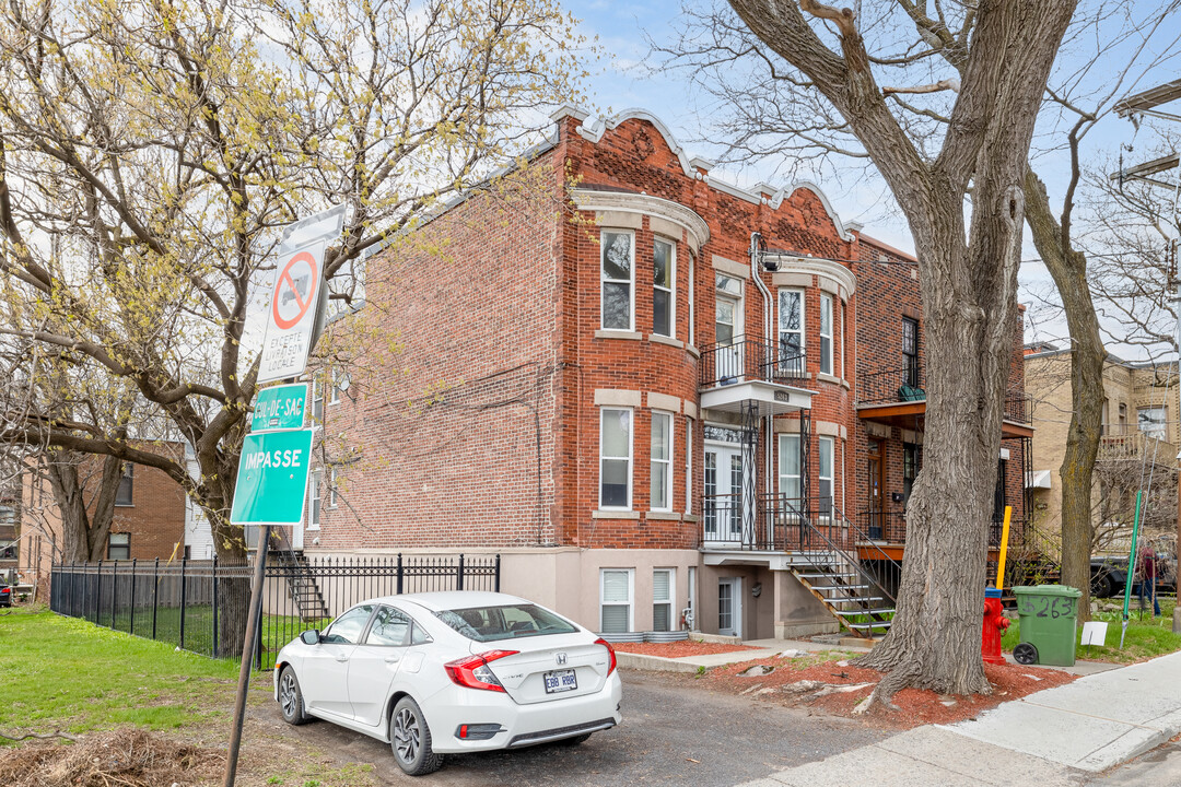 5263 Saranac in Montréal, QC - Building Photo