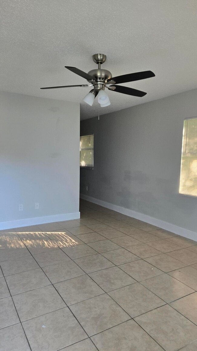 1310 N 16th St in Fort Pierce, FL - Building Photo - Building Photo