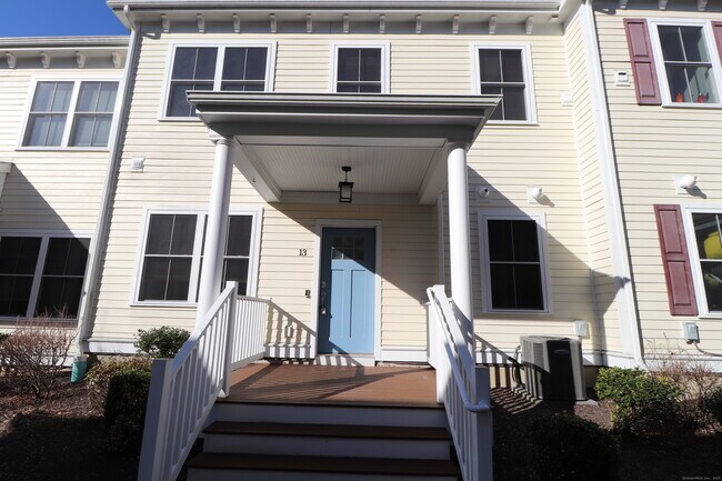 13 Sherwood St in Mansfield, CT - Building Photo - Building Photo