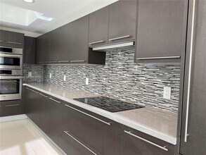 7751 NW 107th Ave, Unit 305 in Doral, FL - Building Photo - Building Photo