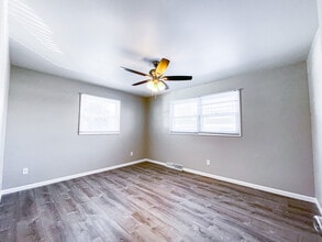 2025 S Park St in Madison, WI - Foto de edificio - Building Photo