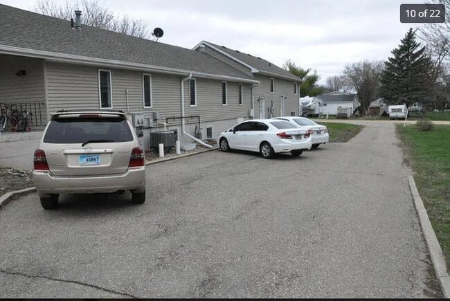 324 7th Ave S, Unit Unit # 2 in Brookings, SD - Foto de edificio - Building Photo