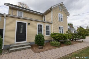 387 Buckland St in Southington, CT - Building Photo