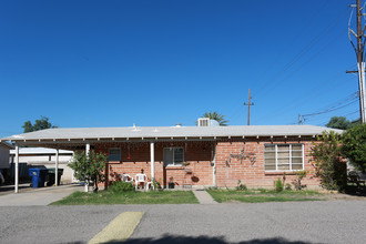 5442-5456 E Bellevue Ave in Tucson, AZ - Building Photo - Building Photo