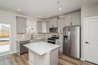 9403 Yampa Ct in Commerce City, CO - Building Photo - Building Photo