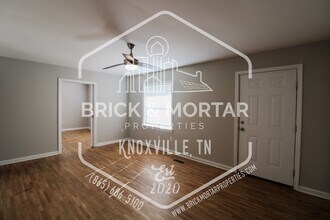 1407 Charles Dr NE in Knoxville, TN - Building Photo - Building Photo