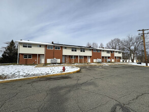 Croom Manor Apartments in Upper Marlboro, MD - Building Photo - Building Photo